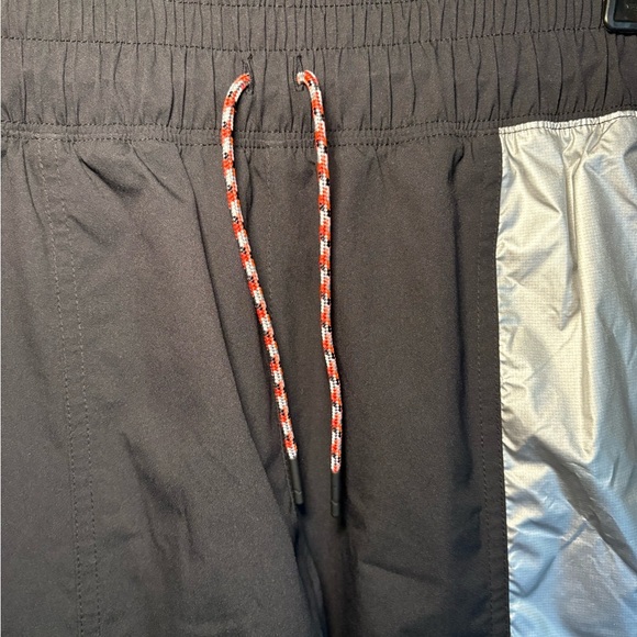 Air Jordan Winter Utility Womens Pants Size S Joggers Black Silver NWT - Picture 2 of 15